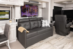 12_sofa_Armada44LE_MY22Savannah_SummitAsh_28712871tv