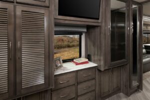 16_WARDROBE_VAC33C_MOONSCAPE_WW_MY22_5450