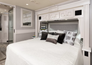 18_masterbed_Armada44LE_Savannah_SummitAsh_3051_MY22