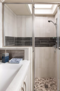 18_showerArmada40M_Savannah_SummitAsh_8410MY22
