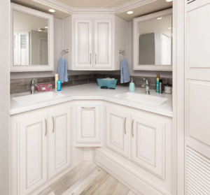 21_mastBATH_Armada44LE_Savannah_SummitAsh_3064_MY22