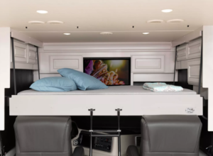 29_hide-loft-Armada44LE_Savannah_SummitAsh_3143_MY22