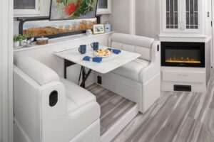 2_dinette_Nautica_33TL_MY22_Metropolis-_Fossil1192-copy