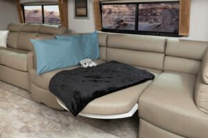 6_Ushaped_asbed_Nav38K_Canvas_BouronMY22_97
