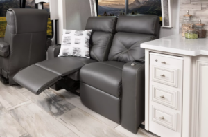 7_theatreseat_Armada40M_Savannah_SummitAsh_8223outMY22