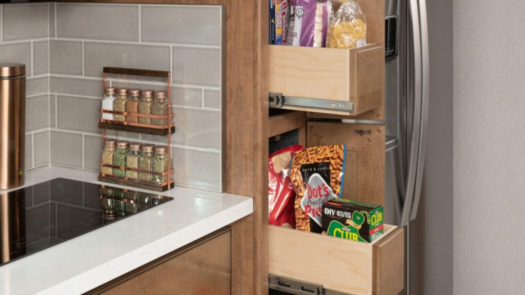 4_pantry_NAV38K_Canvas_Bourbon_MY22_204