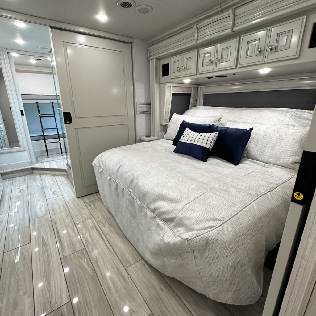 2024 Armada 44B Holiday Rambler