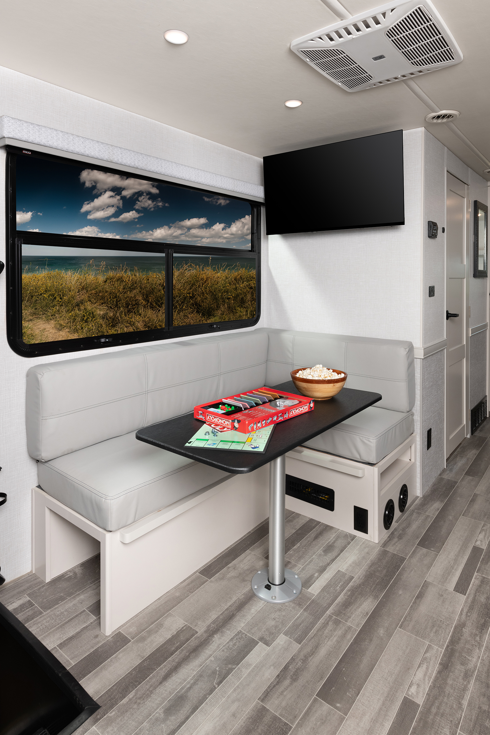 2025 Admiral 29M - Holiday Rambler