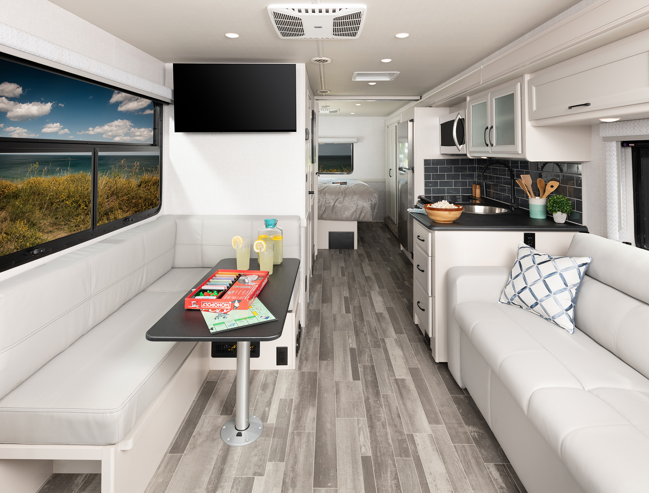 2025 Admiral 29M - Holiday Rambler